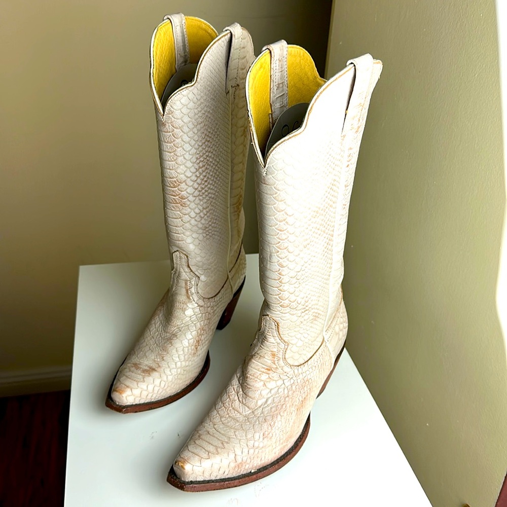 Idyllwind Strut White Western Boots, Snip Toe, Size 9